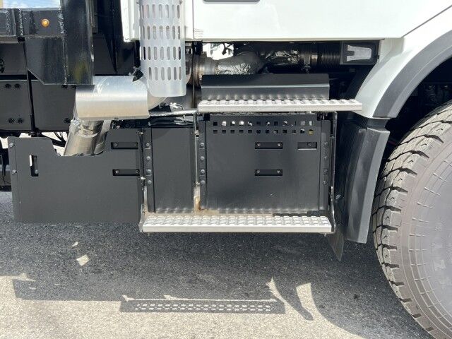 2025 Volvo VHD64B300 24' BABCO Steel Flatbed (Donkey Forklift NOT Included) Miami FL