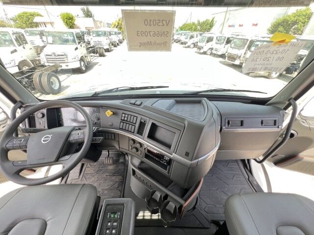 2025 Volvo VHD64B300 24&apos; BABCO Steel Flatbed (Donkey Forklift NOT Included) Miami FL
