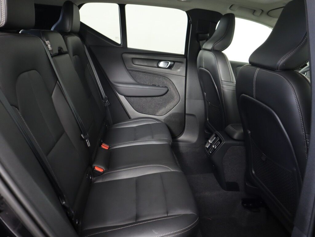 2025 Volvo XC40 AWD Plus Bright Theme Maumee OH