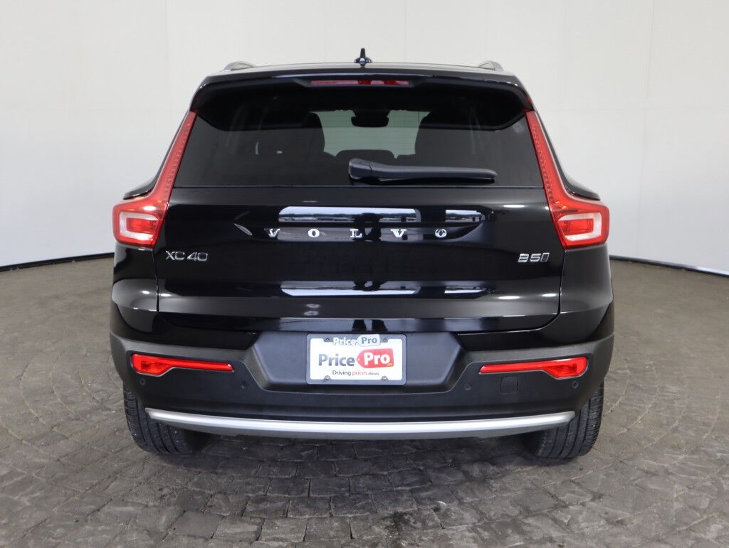 2025 Volvo XC40 AWD Plus Bright Theme Maumee OH