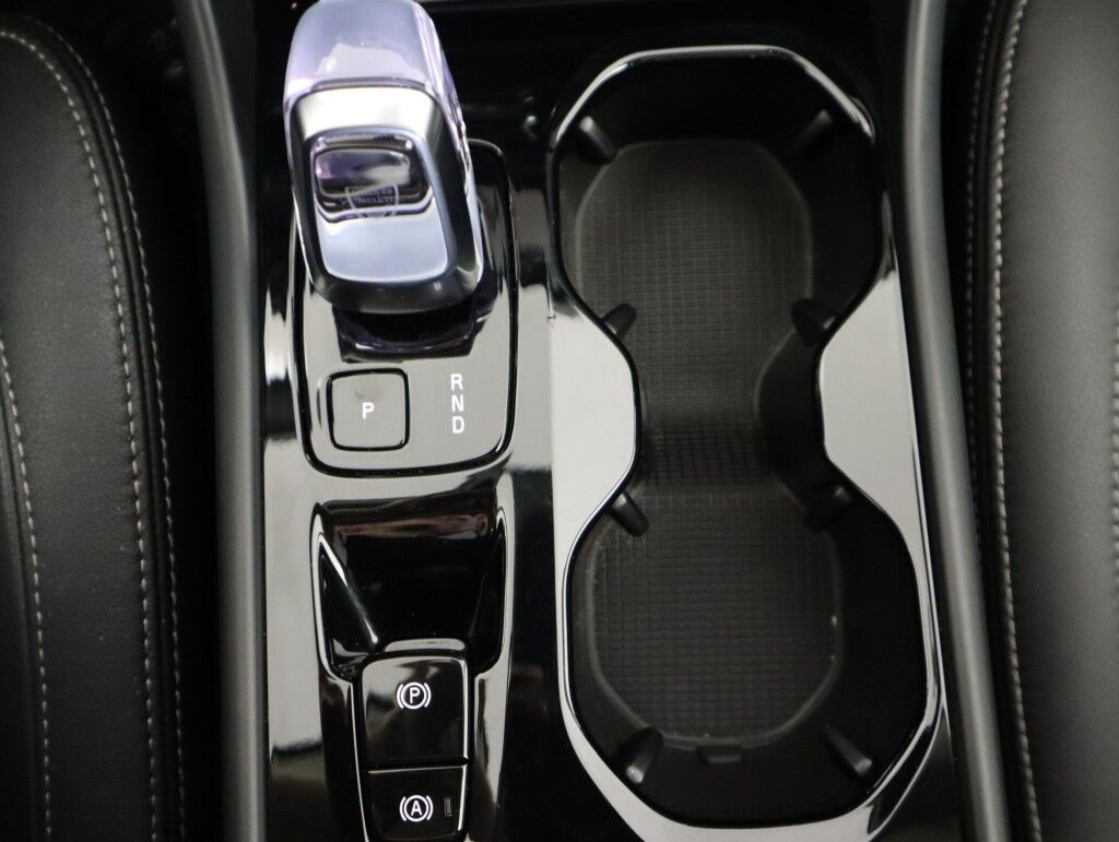 2025 Volvo XC40 AWD Plus Bright Theme Maumee OH