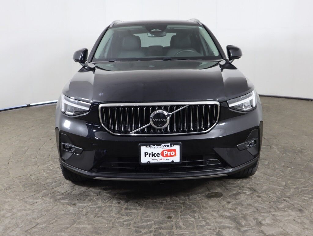 2025 Volvo XC40 AWD Plus Bright Theme Maumee OH