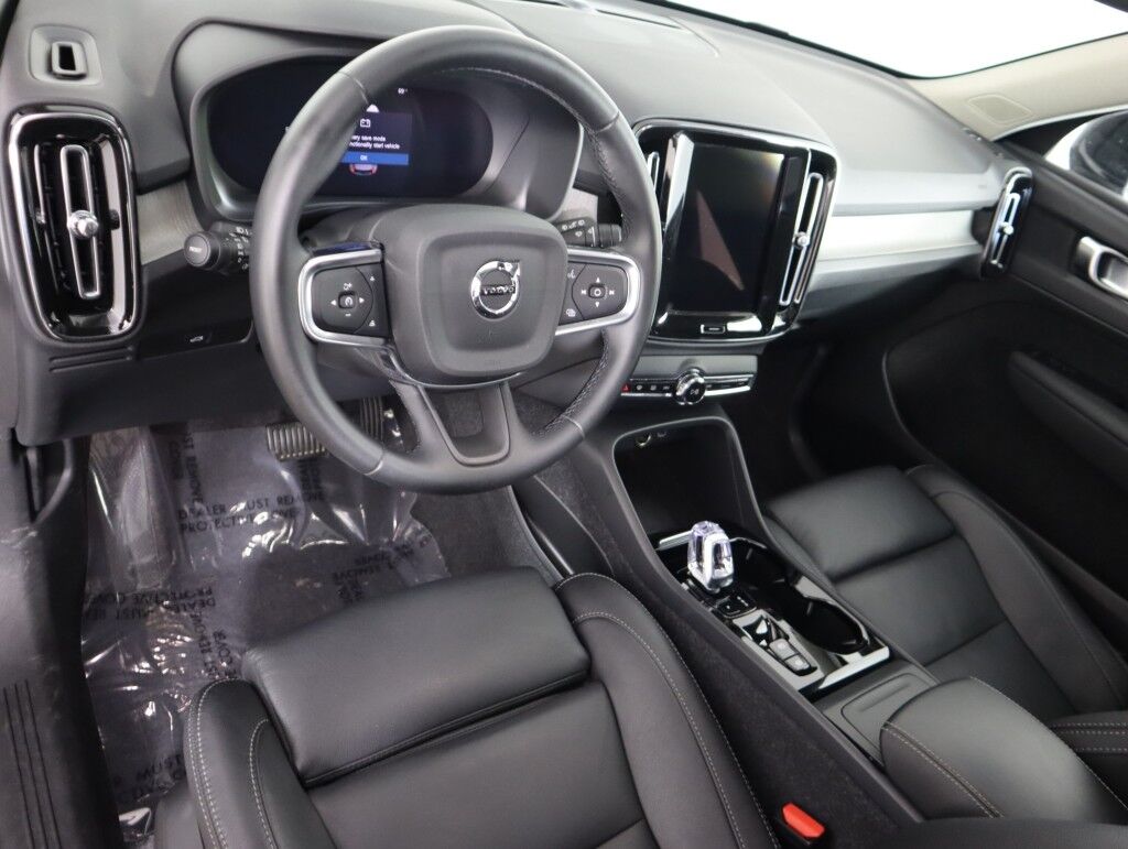2025 Volvo XC40 AWD Plus Bright Theme Maumee OH