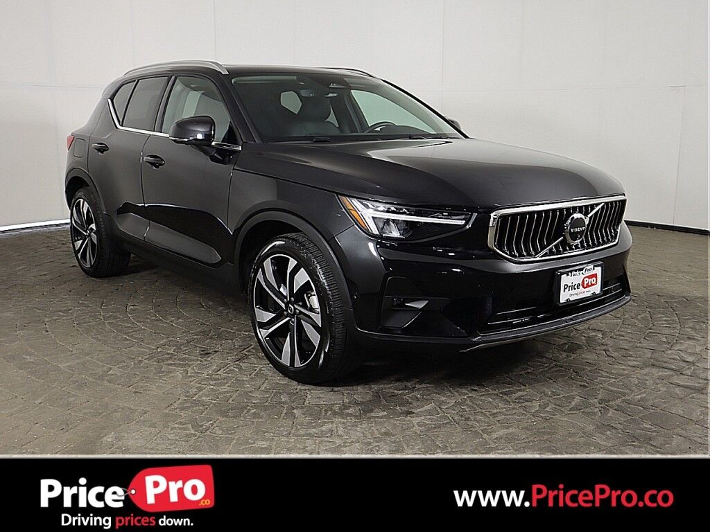 2025 Volvo XC40 AWD Plus Bright Theme