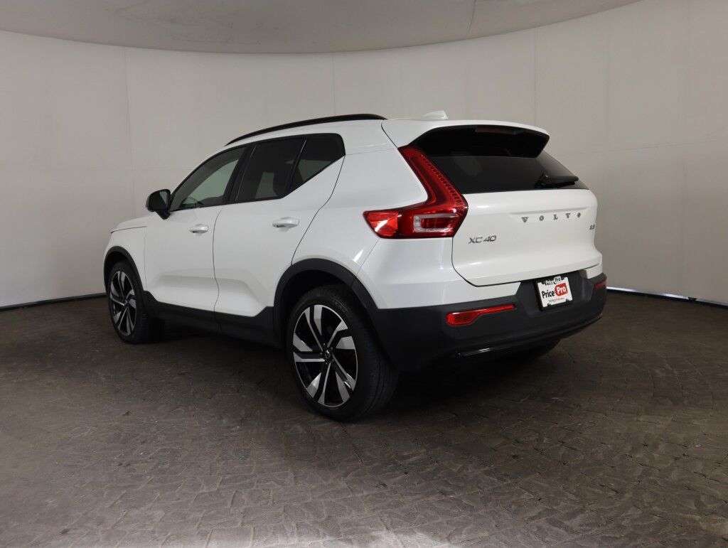 2025 Volvo XC40 AWD Plus Dark Theme Maumee OH