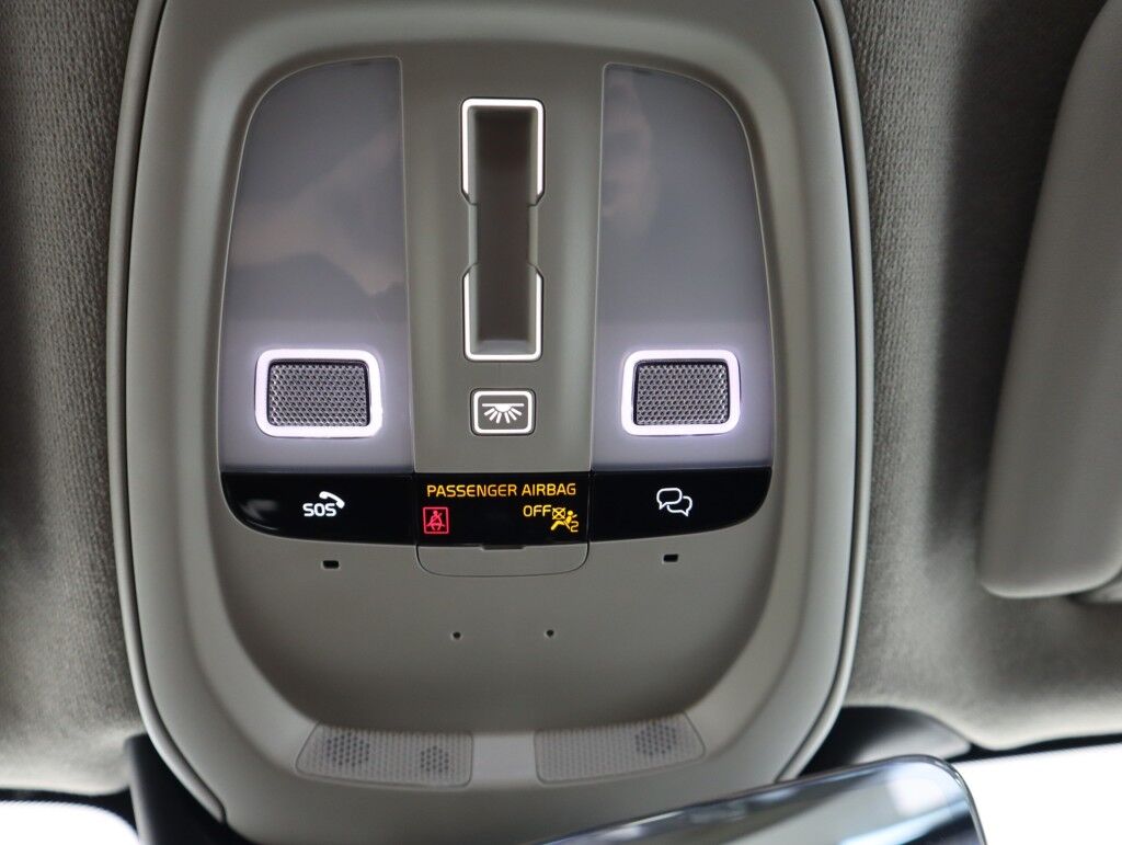 2025 Volvo XC40 AWD Plus Dark Theme Maumee OH