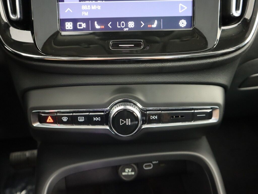 2025 Volvo XC40 AWD Plus Dark Theme Maumee OH