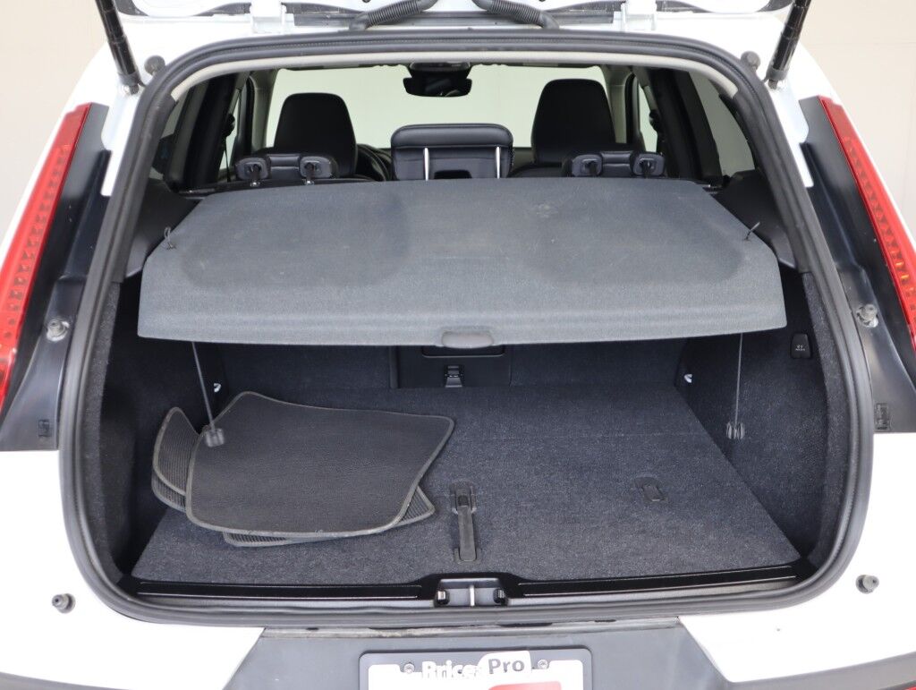 2025 Volvo XC40 AWD Plus Dark Theme Maumee OH