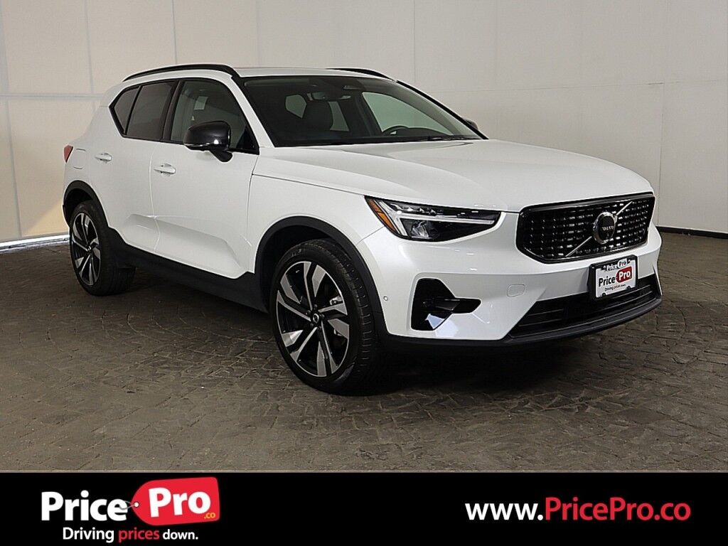 2025 Volvo XC40 AWD Plus Dark Theme Maumee OH