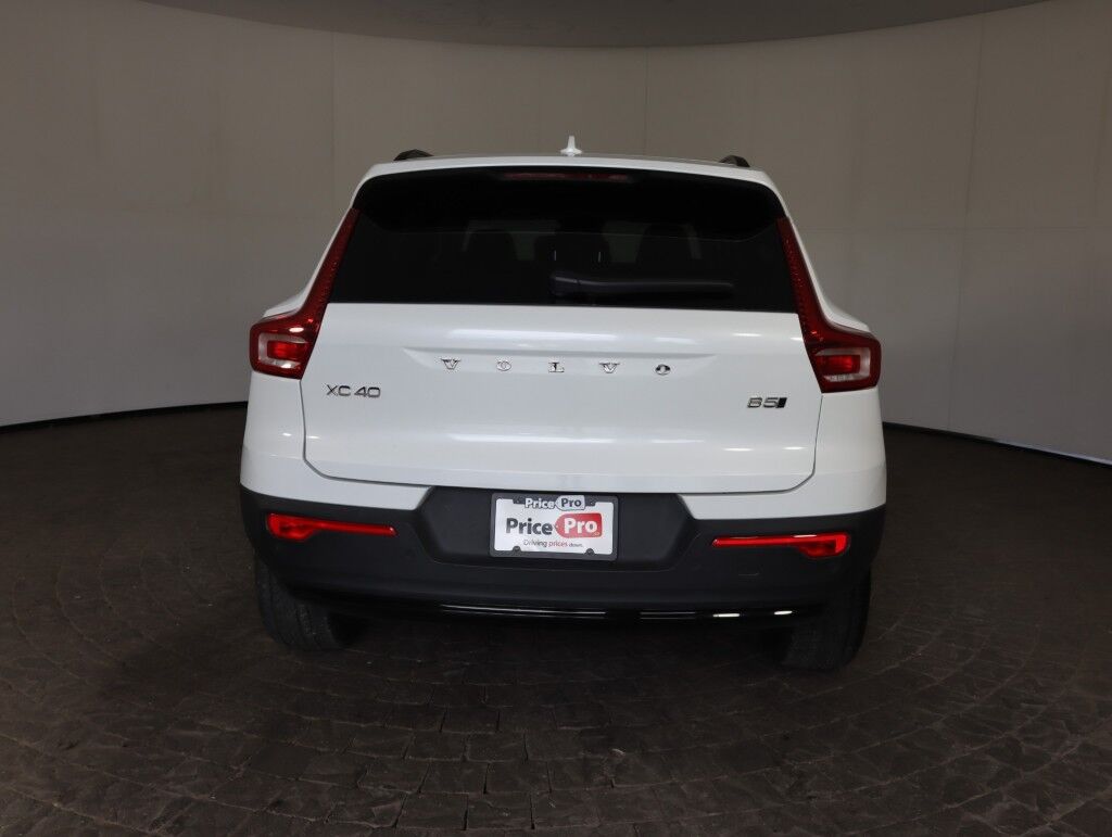 2025 Volvo XC40 AWD Plus Dark Theme Maumee OH