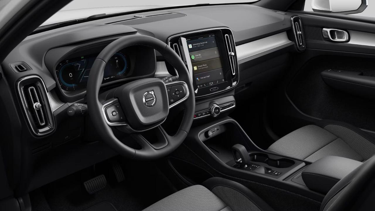2025 Volvo XC40 B5 AWD Hybrid CORE w/High Performance Audio, Pano Roof, Android/Carplay & Heated Seats Portland OR