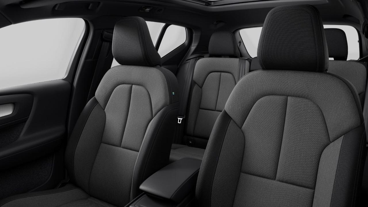 2025 Volvo XC40 B5 AWD Hybrid CORE w/High Performance Audio, Pano Roof, Android/Carplay & Heated Seats Portland OR