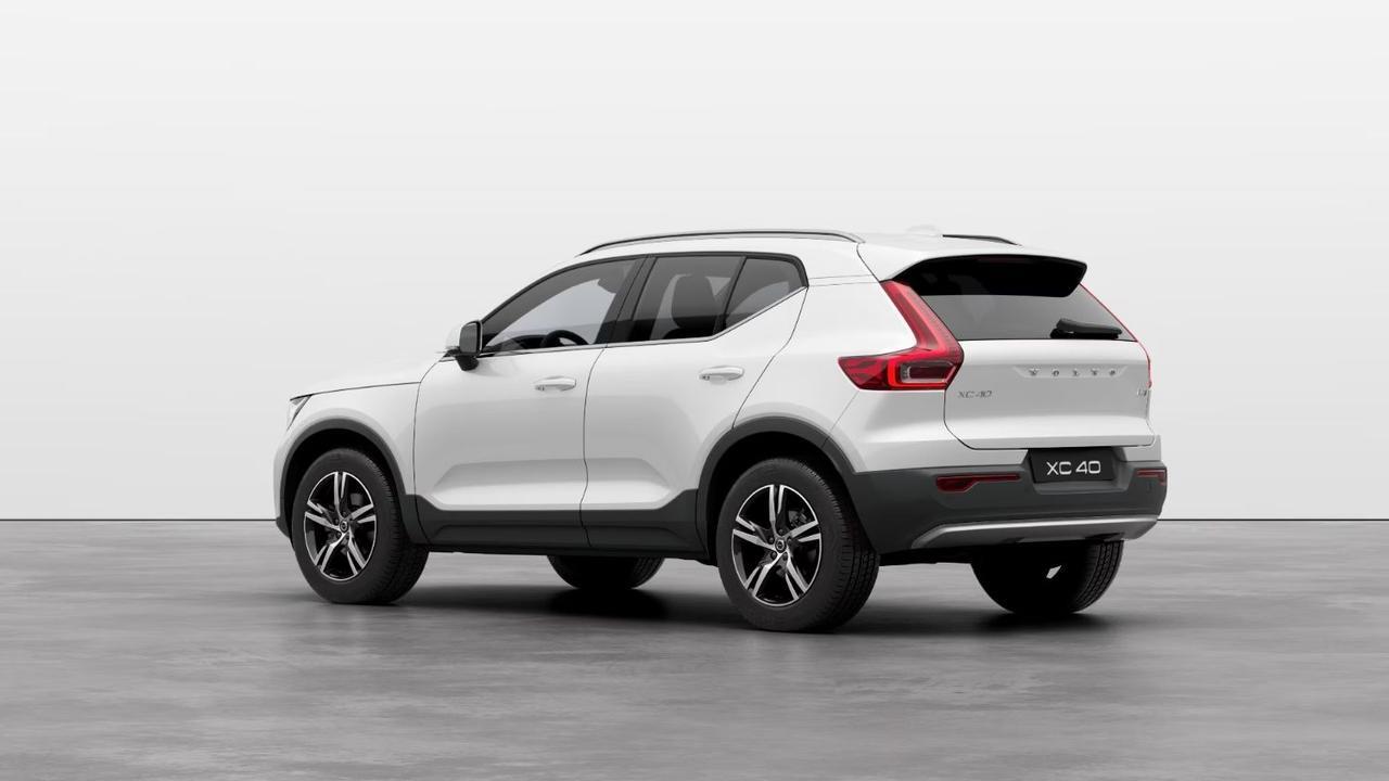 2025 Volvo XC40 B5 AWD Hybrid CORE w/High Performance Audio, Pano Roof, Android/Carplay & Heated Seats Portland OR