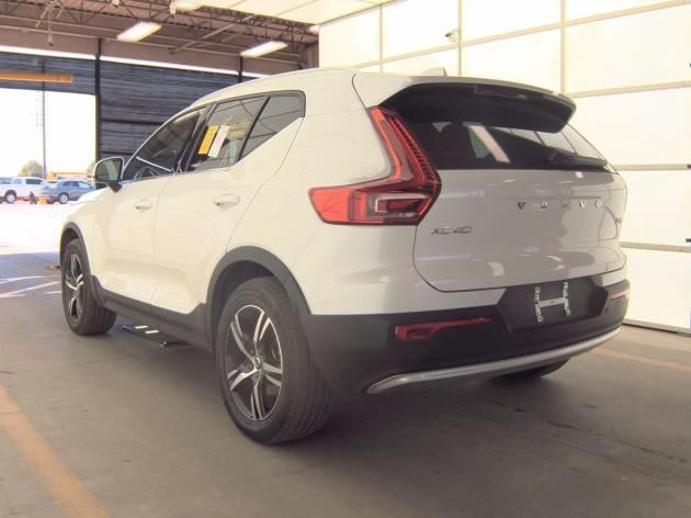 2025 Volvo XC40 B5 AWD Hybrid CORE w/High Performance Audio, Pano Roof, Android/Carplay &am Portland OR