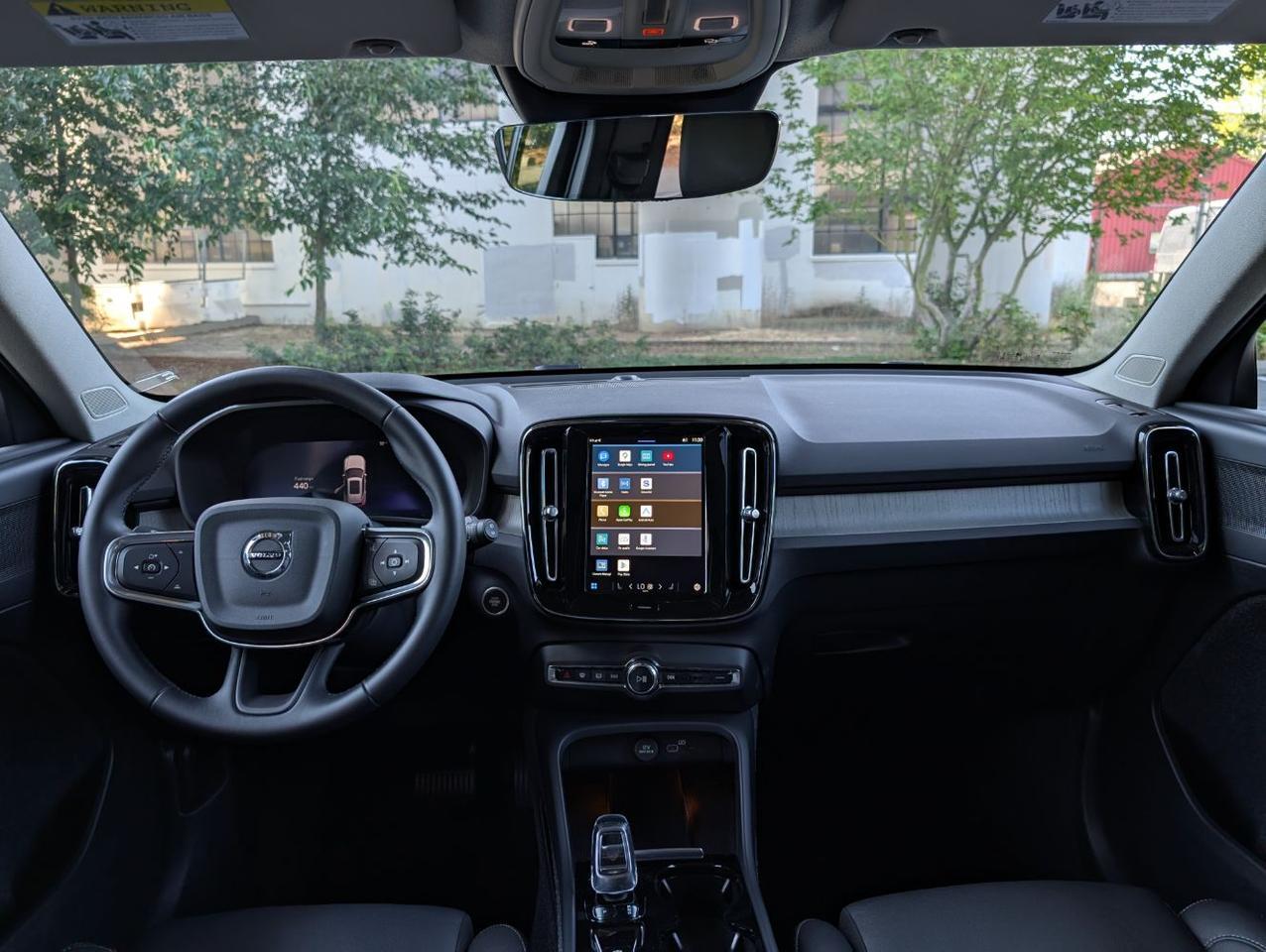 2025 Volvo XC40 B5 AWD Hybrid PLUS w/High Performance Audio, Pano Roof, 360 Cam, Heated Leather Seats Portland OR