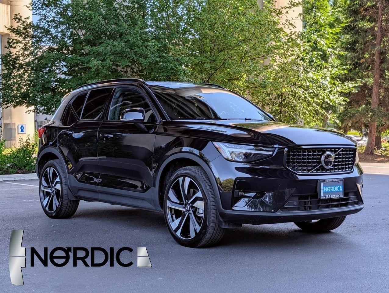 2025 Volvo XC40 B5 AWD Hybrid PLUS w/High Performance Audio, Pano Roof, 360 Cam, Heated Leather Seats Portland OR