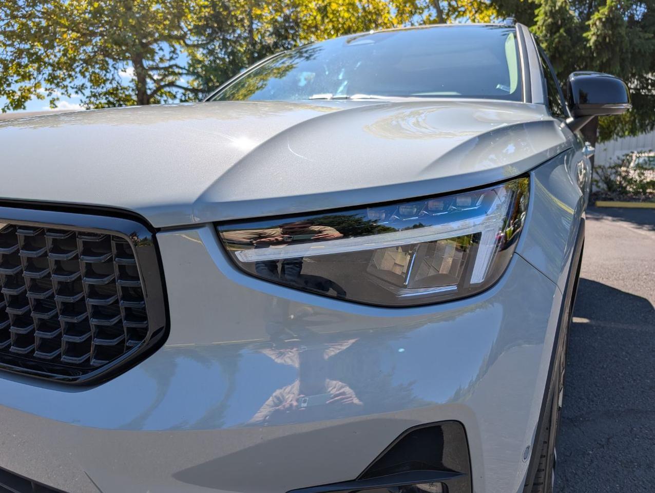 2025 Volvo XC40 B5 AWD Hybrid PLUS w/High Performance Audio, Pano Roof, 360 Cam, Heated Leather Seats Portland OR