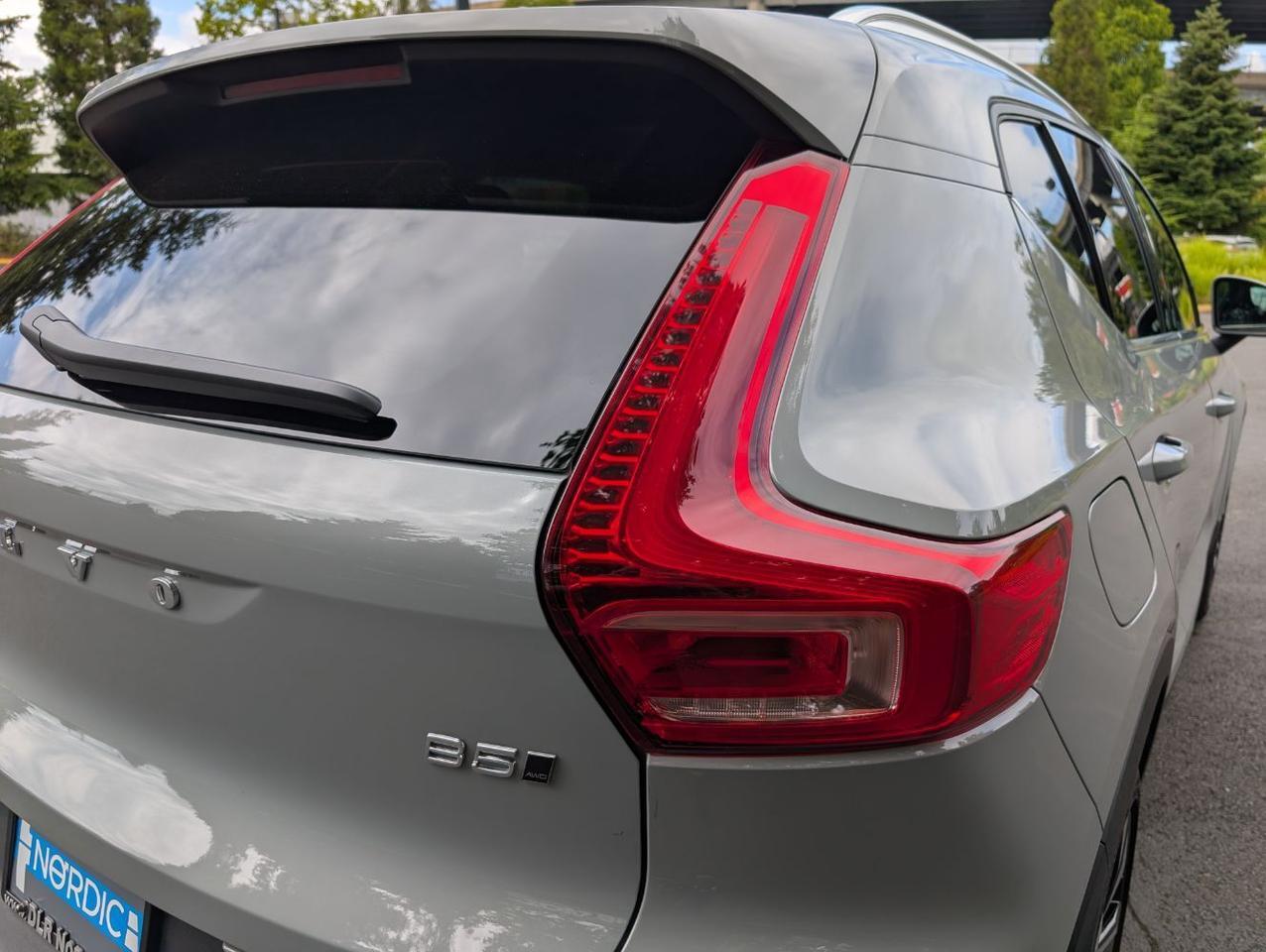 2025 Volvo XC40 B5 AWD Hybrid PLUS w/High Performance Audio, Pano Roof, 360 Cam, Heated Leather Seats Portland OR