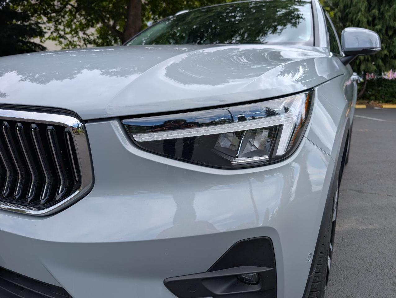 2025 Volvo XC40 B5 AWD Hybrid PLUS w/High Performance Audio, Pano Roof, 360 Cam, Heated Leather Seats Portland OR