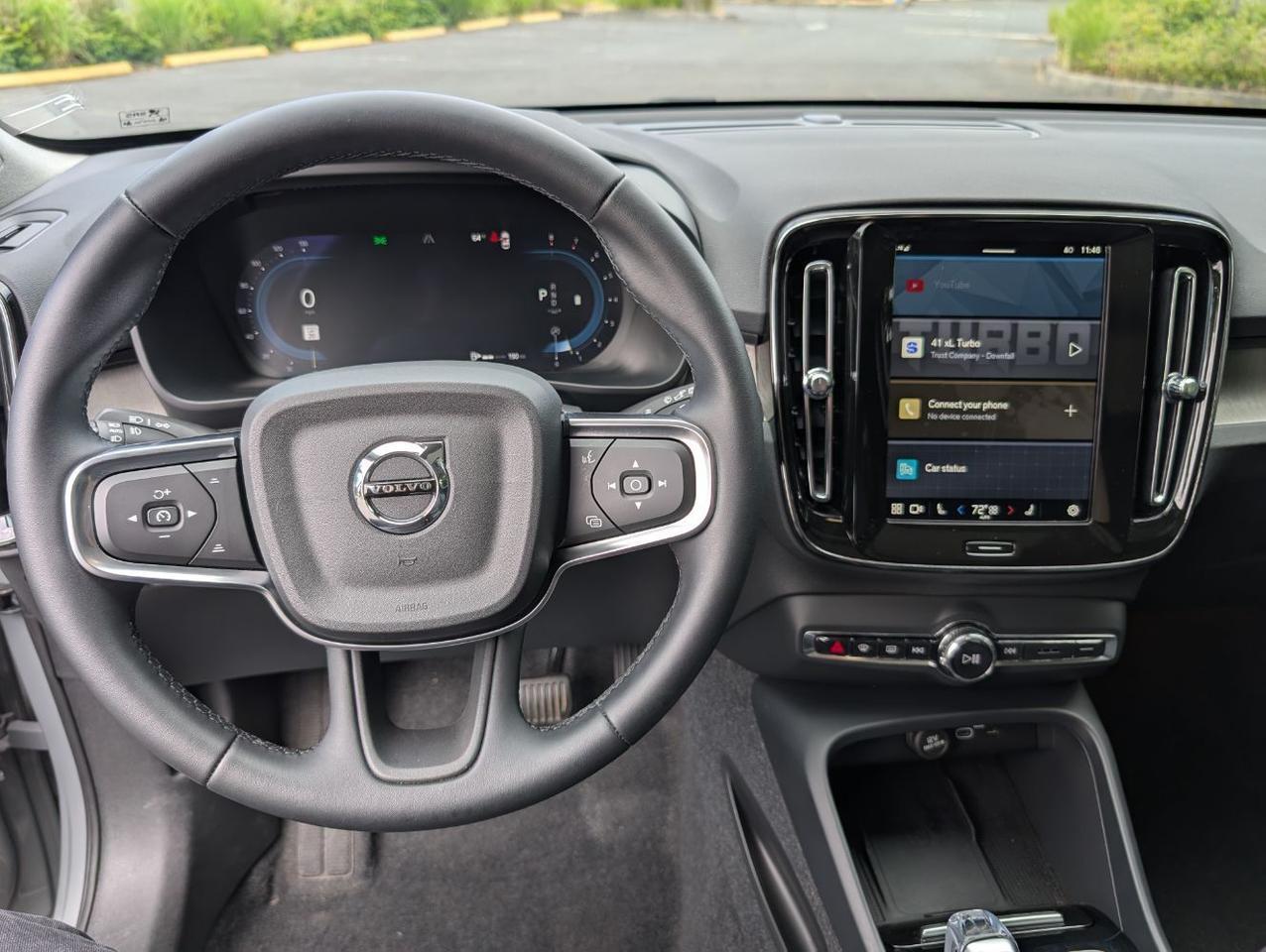 2025 Volvo XC40 B5 AWD Hybrid PLUS w/High Performance Audio, Pano Roof, 360 Cam, Heated Leather Seats Portland OR