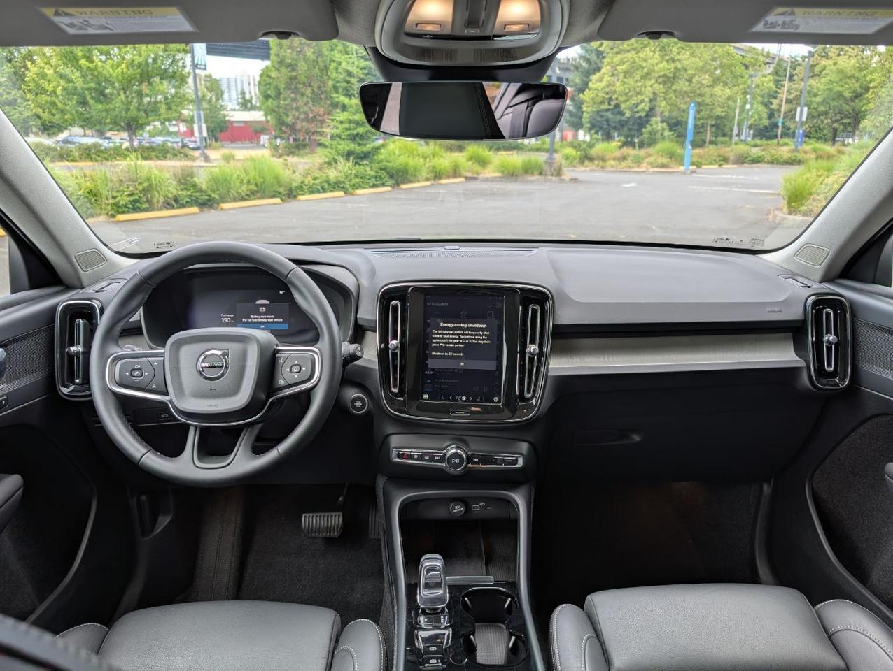 2025 Volvo XC40 B5 AWD Hybrid PLUS w/High Performance Audio, Pano Roof, 360 Cam, Heated Leather Seats Portland OR