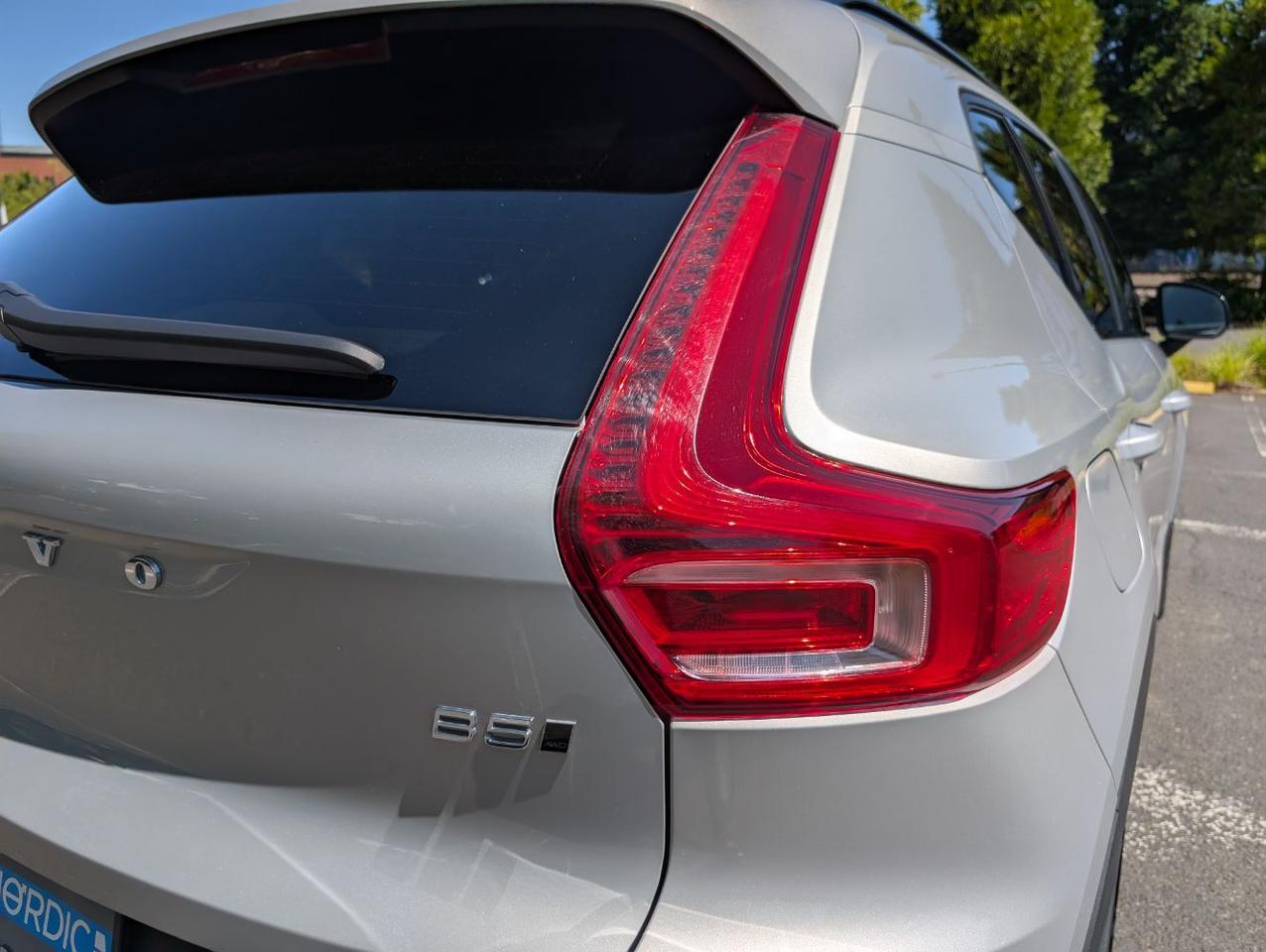 2025 Volvo XC40 B5 AWD Hybrid PLUS w/High Performance Audio, Pano Roof, 360 Cam & Heated Leather Seats Portland OR