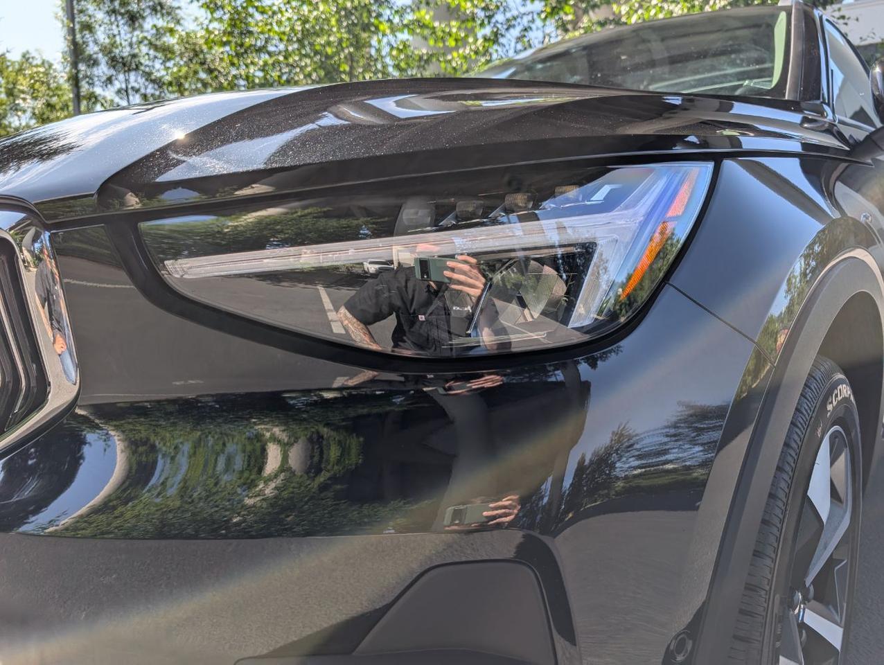 2025 Volvo XC40 B5 AWD Hybrid PLUS w/High Performance Audio, Pano Roof, 360 Cam & Heated Leather Seats Portland OR