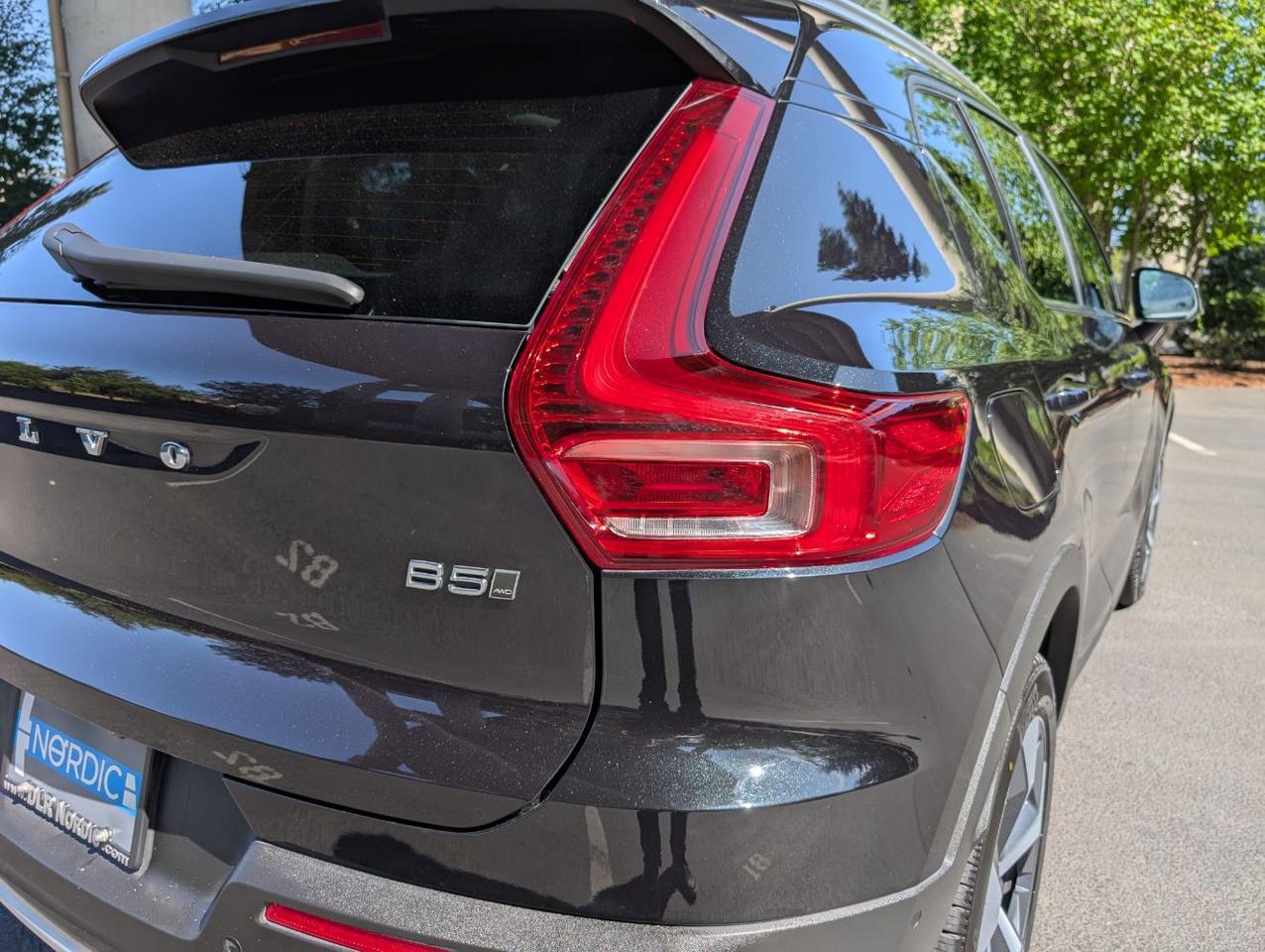 2025 Volvo XC40 B5 AWD Hybrid PLUS w/High Performance Audio, Pano Roof, 360 Cam & Heated Leather Seats Portland OR