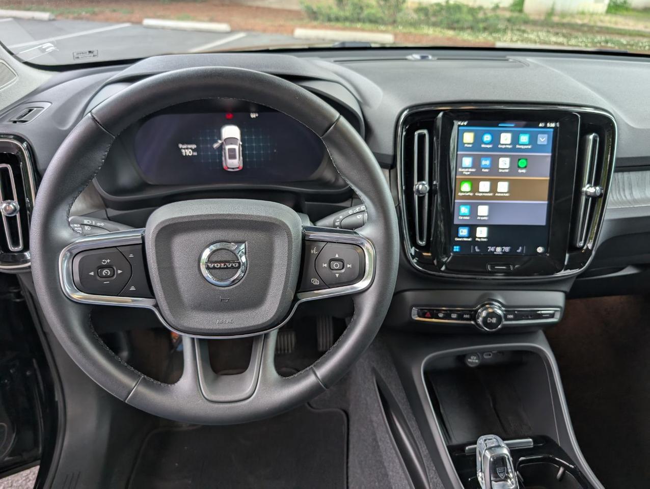 2025 Volvo XC40 B5 AWD Hybrid PLUS w/High Performance Audio, Pano Roof, 360 Cam & Heated Leather Seats Portland OR