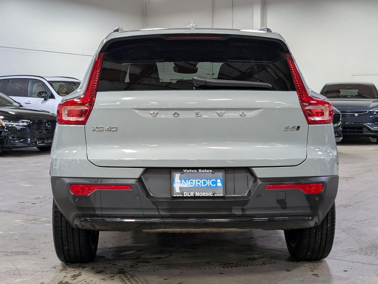 2025 Volvo XC40 B5 AWD Hybrid PLUS w/High Performance Sound, 360 Cam, Pano Roof & Heated Leather Seats Portland OR