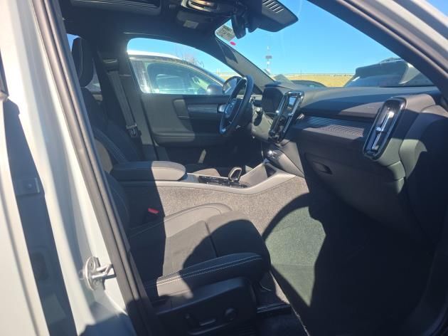 2025 Volvo XC40 B5 AWD Hybrid PLUS w/High Performance Sound, Climate Package * Portland OR