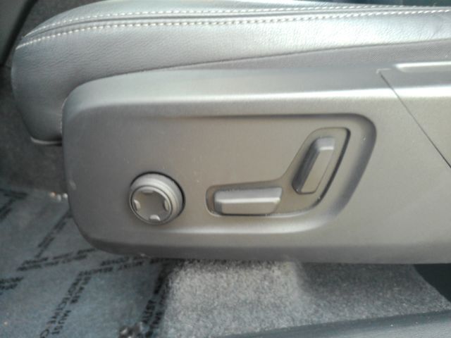 2025 Volvo XC40 B5 Core Bright Theme Plano TX