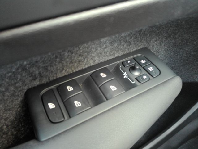 2025 Volvo XC40 B5 Core Bright Theme Plano TX