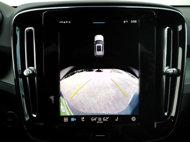 2025 Volvo XC40 B5 Core Bright Theme Plano TX