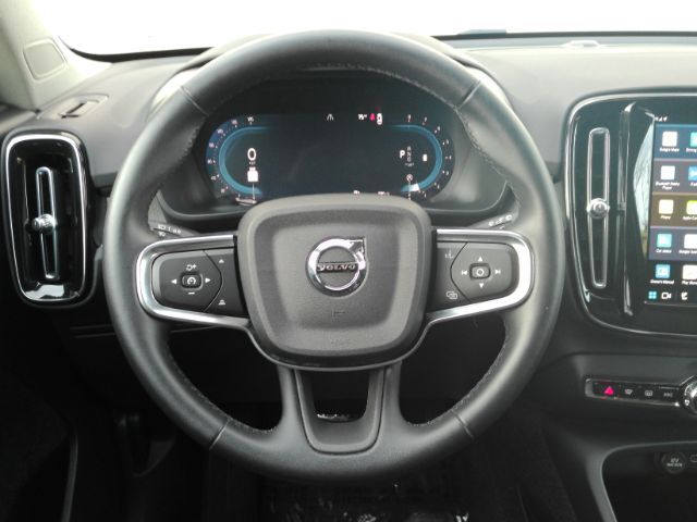 2025 Volvo XC40 B5 Core Bright Theme Plano TX