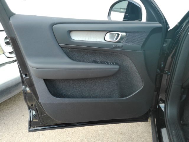 2025 Volvo XC40 B5 Core Bright Theme Plano TX