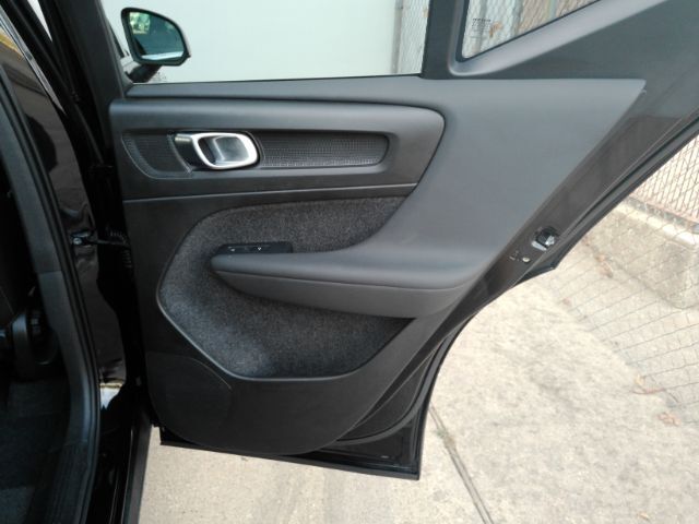 2025 Volvo XC40 B5 Core Bright Theme Plano TX