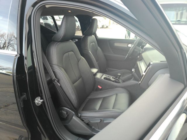 2025 Volvo XC40 B5 Core Bright Theme Plano TX