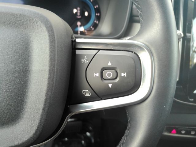 2025 Volvo XC40 B5 Core Bright Theme Plano TX