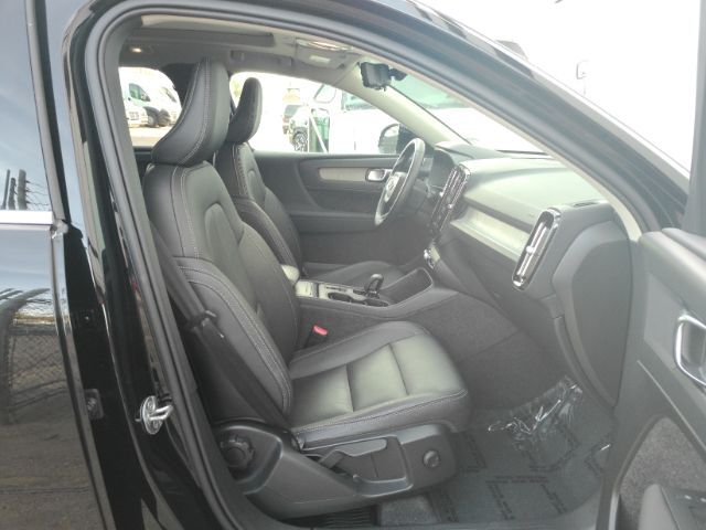 2025 Volvo XC40 B5 Core Bright Theme Plano TX