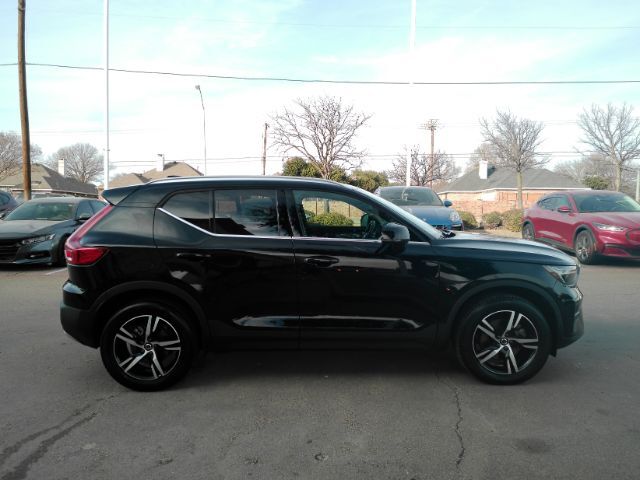 2025 Volvo XC40 B5 Core Bright Theme Plano TX