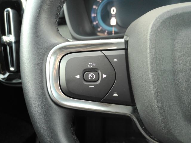 2025 Volvo XC40 B5 Core Bright Theme Plano TX