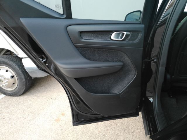 2025 Volvo XC40 B5 Core Bright Theme Plano TX