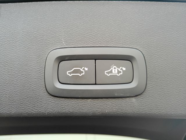 2025 Volvo XC40 B5 Core Bright Theme Plano TX