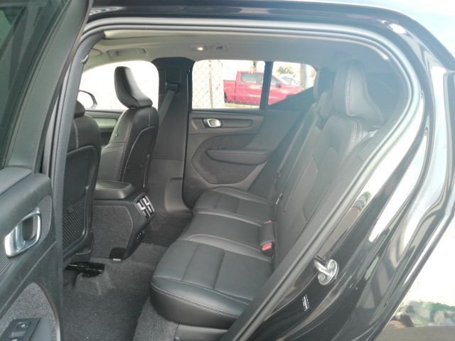 2025 Volvo XC40 B5 Core Bright Theme Plano TX