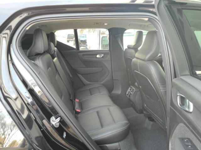 2025 Volvo XC40 B5 Core Bright Theme Plano TX