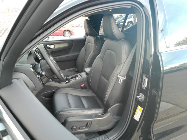 2025 Volvo XC40 B5 Core Bright Theme Plano TX