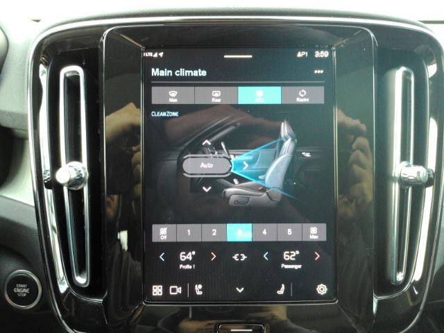 2025 Volvo XC40 B5 Core Bright Theme Plano TX