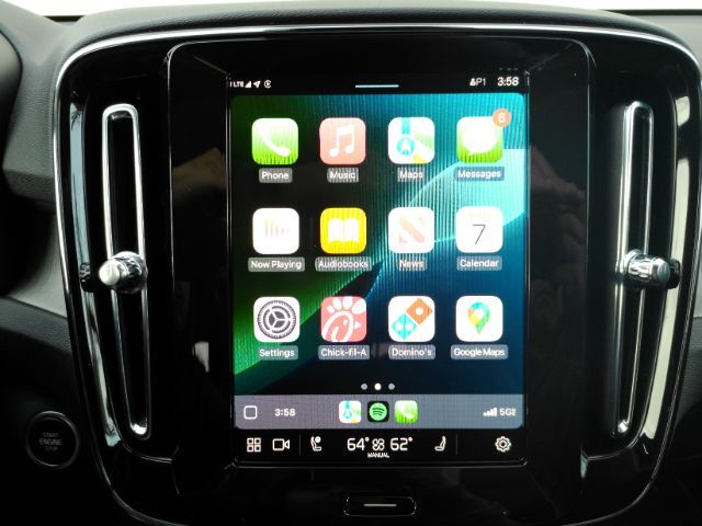 2025 Volvo XC40 B5 Core Bright Theme Plano TX