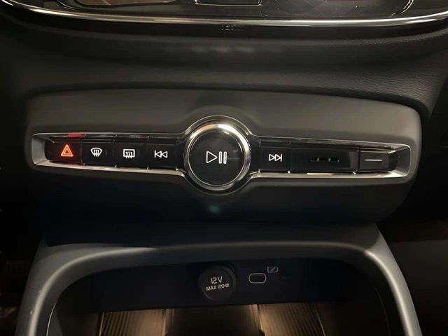 2025 Volvo XC40 B5 Core Dallas TX